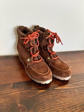 Tommy Hilfiger Brown Suede Wedge Ankle Boots with Orange Laces
